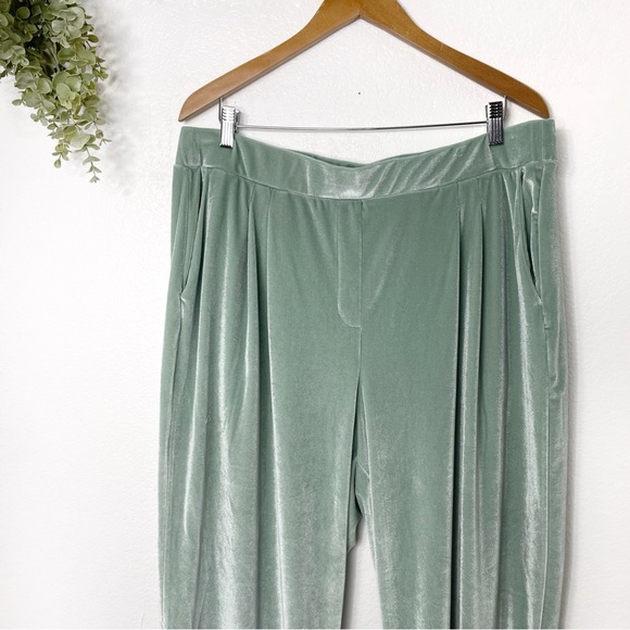 DENISE BIDOT x SONOMA •Velvet Wide-Leg Pants in Sage green - Picture 2 of 9